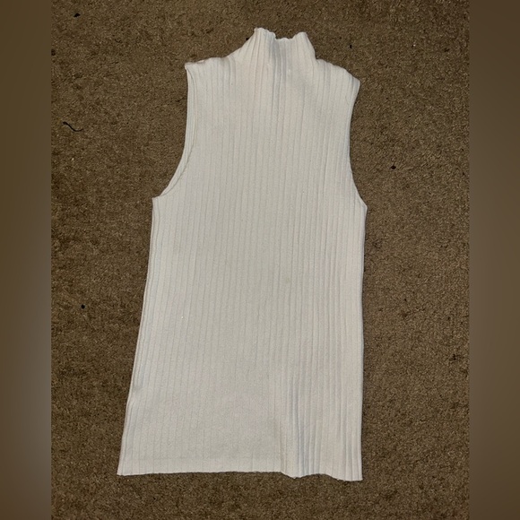 Main Strip White Ribbed Sleeveless Tank Top - Picture 2 of 3